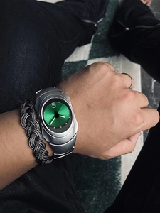 Y2K style men's quartz watch featuring a unique green dial and silver metallic mesh band