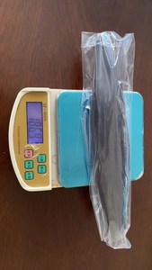Macro detail of the product being weighed at 186.9g on an electronic digital scale