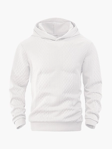 Detail eines weißen Herren-Kapuzenpullovers mit komplexer 3D-Rauten-Jacquard-Struktur