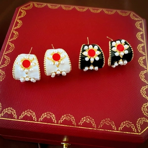 Boucles D'oreilles Puces Vintage Françaises En Forme De C Alliage Émail Avec Tige En Argent 925 Künstliche Perles D'imitation Femme