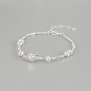 Minimalist S925 sterling silver heart and pearl bracelet with polished silver pendant