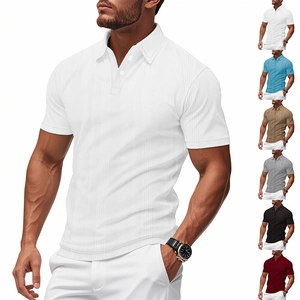 Detail van de geribbelde textuur en kleuropties voor heren poloshirts met korte mouwen
