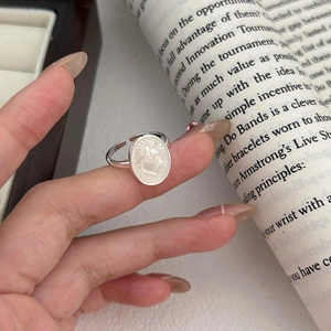 Elegant S925 sterling silver open ring with a heart engraved shell inlay on the hand