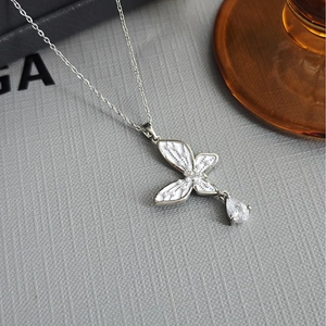 Elegant butterfly pendant necklace with clear teardrop zircon in silver finish