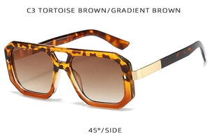 Detailansicht der mehreckigen Schildpatt-Sonnenbrille mit braunem Verlauf und Goldscharnier