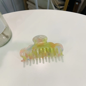 Chic cloud-shaped colorful marble acetate hair claw clip with wave edges and French lettering