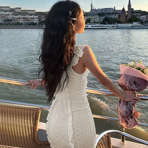 Französisches Retro-Spitzenkleid in Weiß mit schulterfreien Rüschen für den Sommer