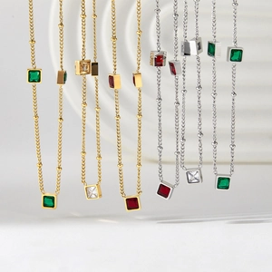 Colliers minimalistes en acier inoxydable avec zircons carrés colorés en or et argent