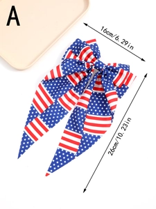 Detail showing 16x26cm American flag bow hair clip dimensions on white background