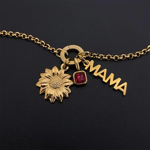 Exquis bracelet à breloques MAMA en acier titane doré avec tournesol et pierre précieuse rouge