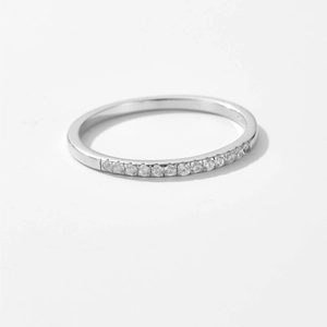 Detailed macro view of a minimalist silver S925 ring featuring a delicate zircon row inlay
