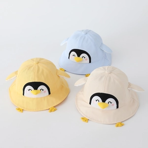 Chapeaux de soleil pour bébés pingouins mignons en jaune, bleu clair et beige