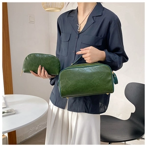 Lot de deux trousses de maquillage en cuir PU vert avec poignée et fermeture dorée