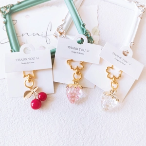 Dimensional Resin Fruit Keychain Strawberry Cherry Bag Pendant For Women Girls Gold Alloy Hook Cute Fruit Hanging Ornament Fresh Sweet Style Accessory