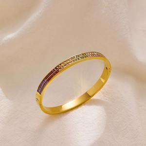 Dettaglio del bracciale placcato oro 18k con doppia fila di zirconi arcobaleno
