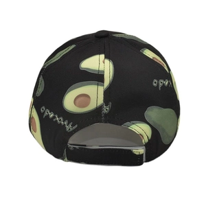 Vue détaillée de la boucle réglable et de l'imprimé avocat sur la casquette noire