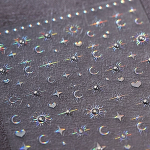 Autocollants holographiques pour ongles avec étoiles, lune et strass sur fond gris