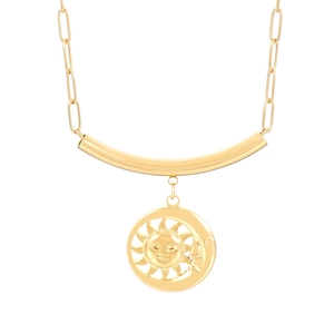 Collier soleil et lune doré avec chaîne trombone sur un fond blanc épuré et moderne