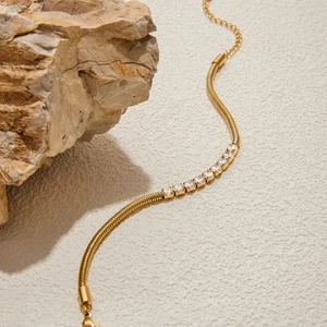 Elegante bracciale a catena serpente placcato oro 18k con cristalli di zircone su sabbia