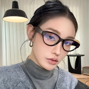Vintage cat-eye eyewear frame with rice nail accents for a retro aesthetic look