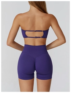 Detail of high-waist purple yoga shorts with scrunch butt lifting and ribbed texture design