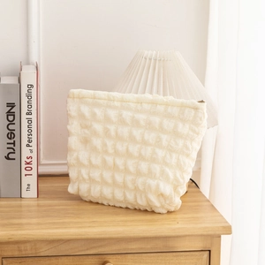 Neceser blanco de tela de burbujas con textura acolchada suave para el viaje