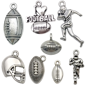 Set di 8 ciondoli in lega argento a tema football e casco per creazione gioielli fai da te