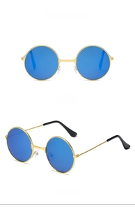 Detail von Retro Kinder Sonnenbrille mit Goldrahmen und blau verspiegelten Gläsern