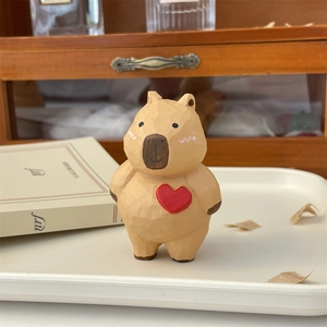 Figurine de capybara en bois sculpté à la main avec cœur rouge pour décoration