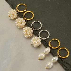 Boucles D'oreilles Créoles En Acier Inoxydable Plqué Or 18 Carats Avec Pendentif Künstliche Perle Baroque Style Français Pour Femmes