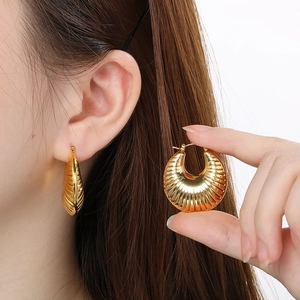 Polished 18k gold plated U-shaped striped stainless steel hoop earrings for women