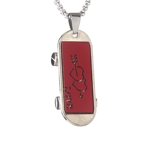 Collier pendentif skateboard hip hop avec inscription LOVE et motif flèche de cœur