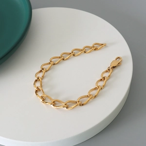Elegante bracciale in acciaio inossidabile placcato oro 18k con maglie ovali intrecciate