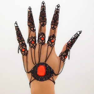 Bracciale ad anello gotico con gemme rosse e copriunghie in metallo nero lucido