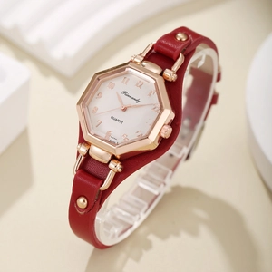 Montre quartz femme avec bracelet en cuir rouge à rivets et boîtier hexagonal rose