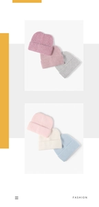 Détail des bonnets en maille gaufre en diverses couleurs pastel pour la chaleur hivernale