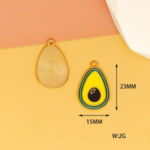 Detailierter Avocado-Emaille-Anhänger mit Maßen, Vorderseite und Rückentextur
