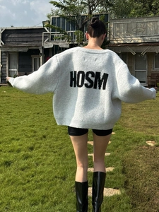 Cardigan oversize grigio in maglia da donna con stampa a lettere HOSM sul retro