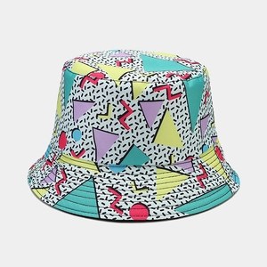 Cappello a secchiello reversibile con motivi geometrici vintage per spiaggia e vacanze