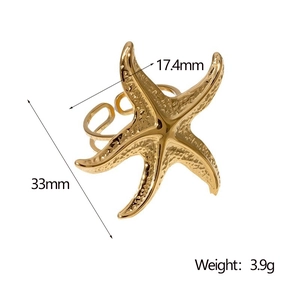 Dettaglio anello stella marina dorata con misure di 33mm e peso di 3,9g indicato
