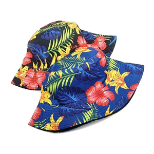 Cappello da pescatore reversibile con stampa floreale tropicale e foglie di palma