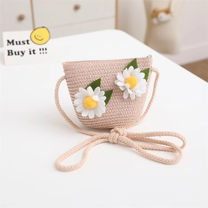 Detail of woven straw crossbody bag for kids with 3D daisy flowers and cotton rope strap