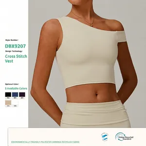 Soutien-gorge de yoga en polyester recyclé pour femmes Haut de sport asymétrique à une épaule Débardeur de fitness Gilet d'entraînement respirant de couleur unie pour la course à pied en salle de sport