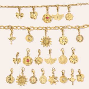 Goldene Anhänger aus Titanstahl mit Blumen-, Blatt- und Schmetterlingsmotiven für Ketten