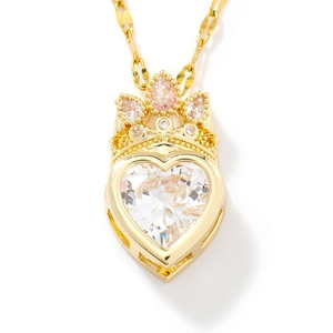 Elegante collana a cuore con corona dorata con grande zircone bianco e gemme rosa su bianco