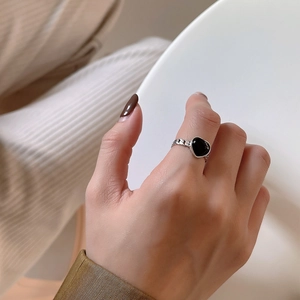 925 sterling silver ring with black heart agate and braided band texture for women