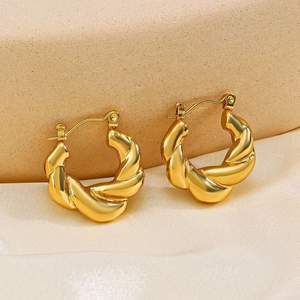 Boucles d'oreilles créoles torsadées dorées en acier inoxydable plaqué or 18 carats