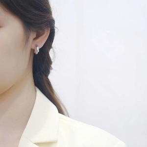 Minimalist S925 sterling silver hoop earrings with a sleek double-layered streamlined design
