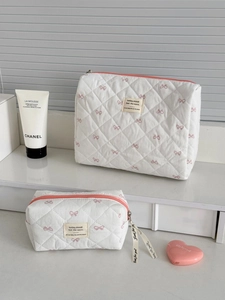 Set de trousses à maquillage matelassées à nœuds roses en deux tailles variées