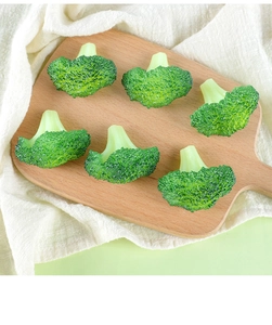 Realistic artificial broccoli models for food photography and home kitchen decoration